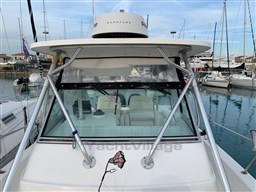 Boston 28 Outrage hard top detail