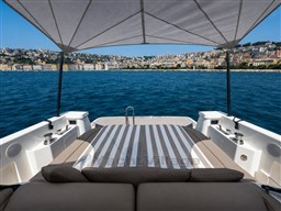 Aft sunpad