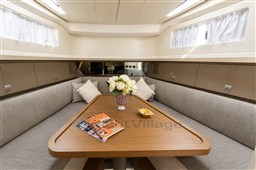 {I} Convertible dinette