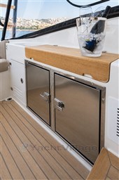 Cockpit fridge