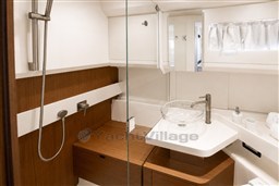 {I} Bathroom
