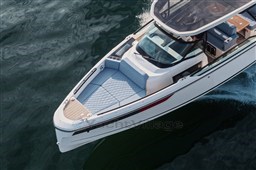 SAXDOR 270 GTO Bow sunbed