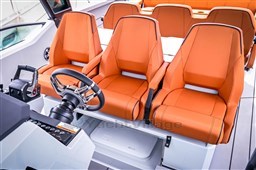 Saxdor 320 GTO pilot seats