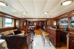 Aquarius IV Living Fwd View