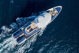 Aquarius IV Aerial Top View Cruising