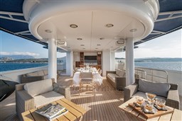 Aquarius IV Main Deck Dinette