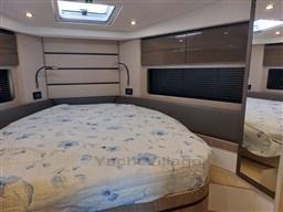 Azimut Atlantis 45 Owners cabin