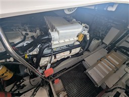 Tiara 4100 Open engine detail