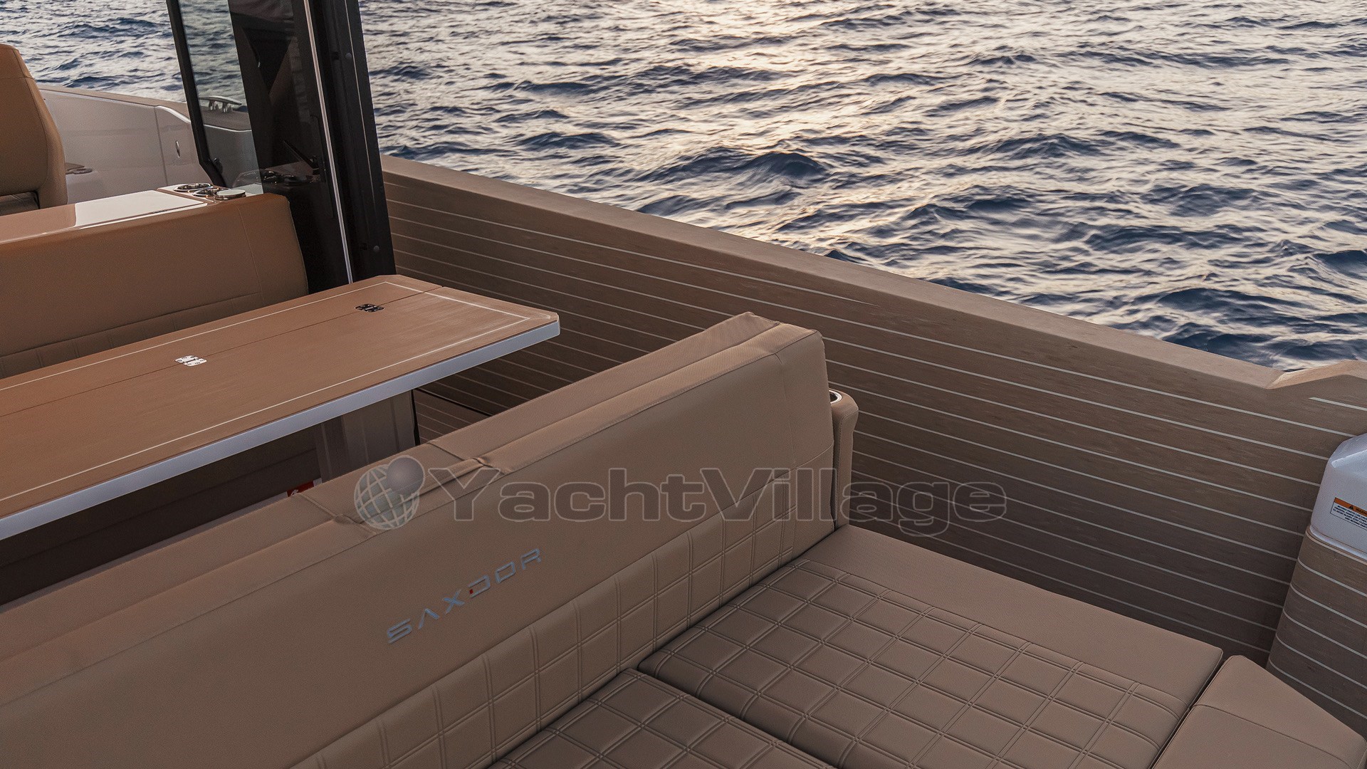 SAXDOR 400 GTS Aft sunbed