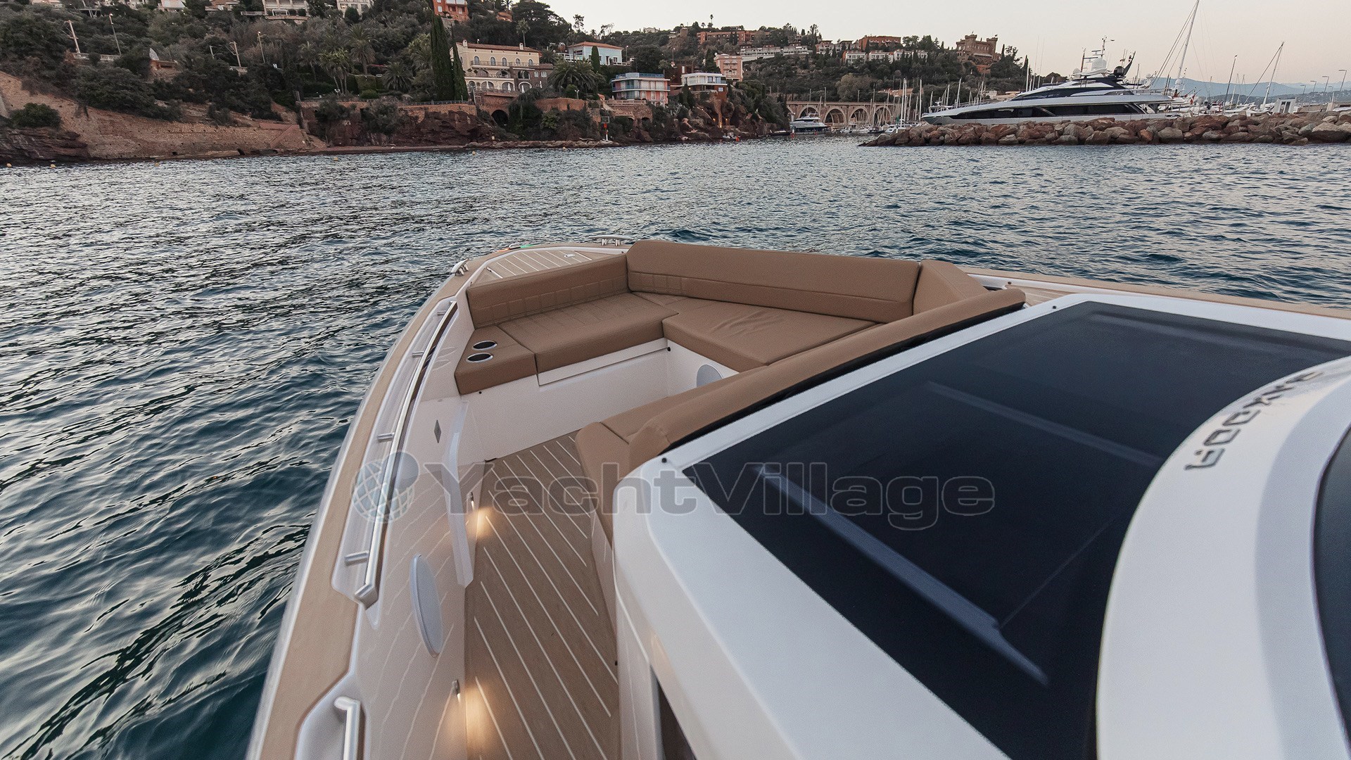 SAXDOR 400 GTS Bow sunbed