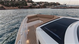 SAXDOR 400 GTS Bow sunbed