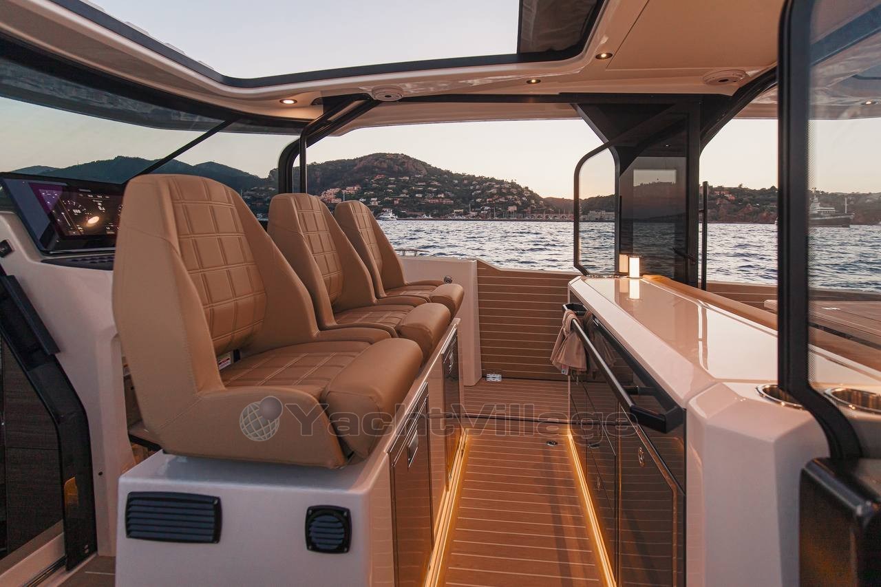 SAXDOR 400 GTS Galley detail