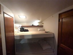 Davis 47 guest cabin