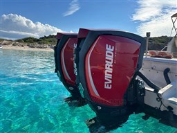 Boston Whaler 25 Revenge wa.jpg