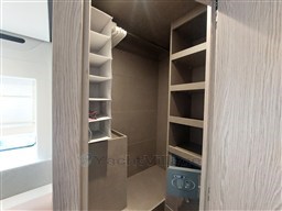 Azimut 53 Fly wardrobe