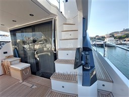 Azimut 53 Fly cockpit detail