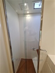 Toy Tender 47, shower