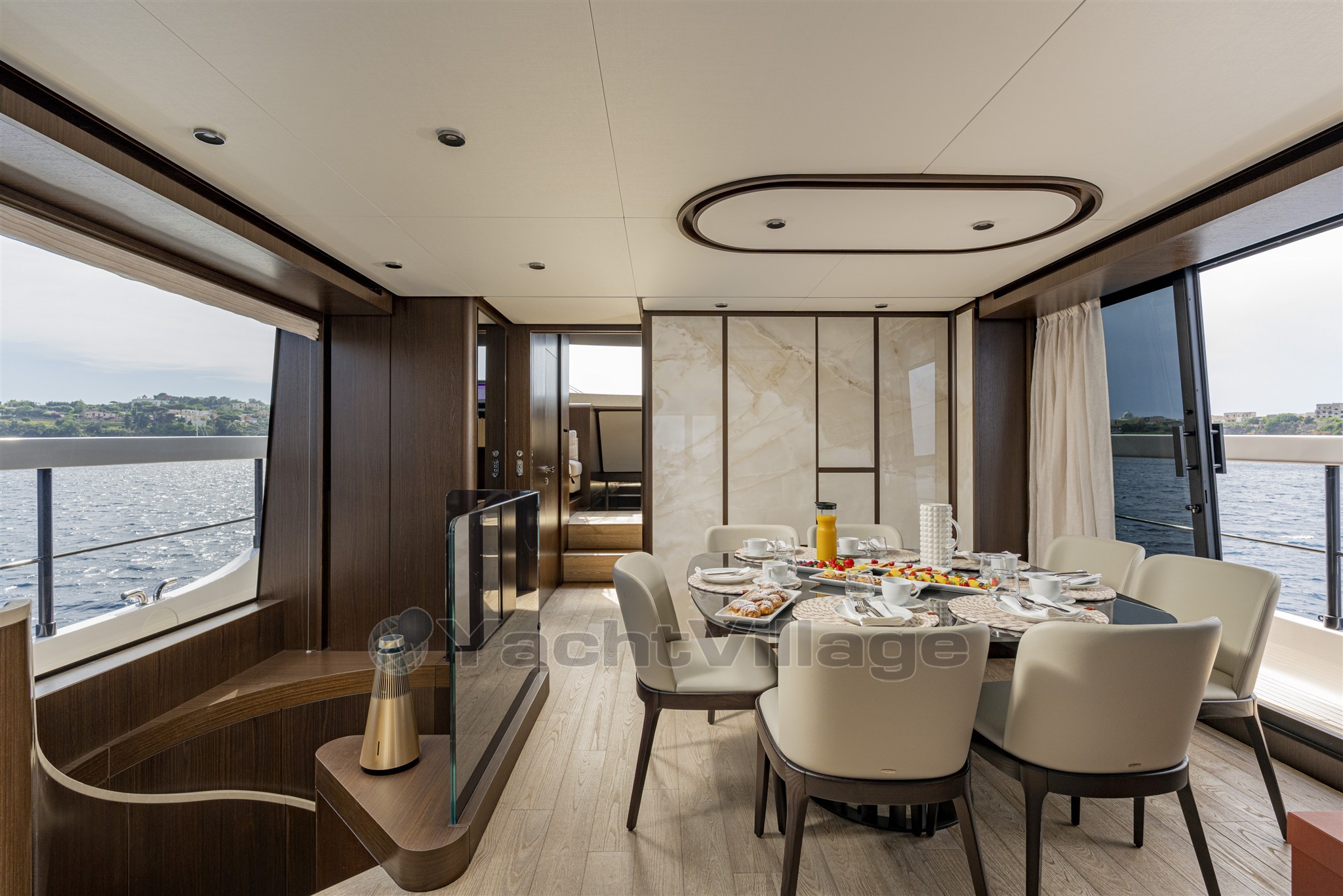 {I}Dining area