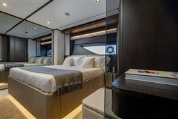 {I}Master cabin