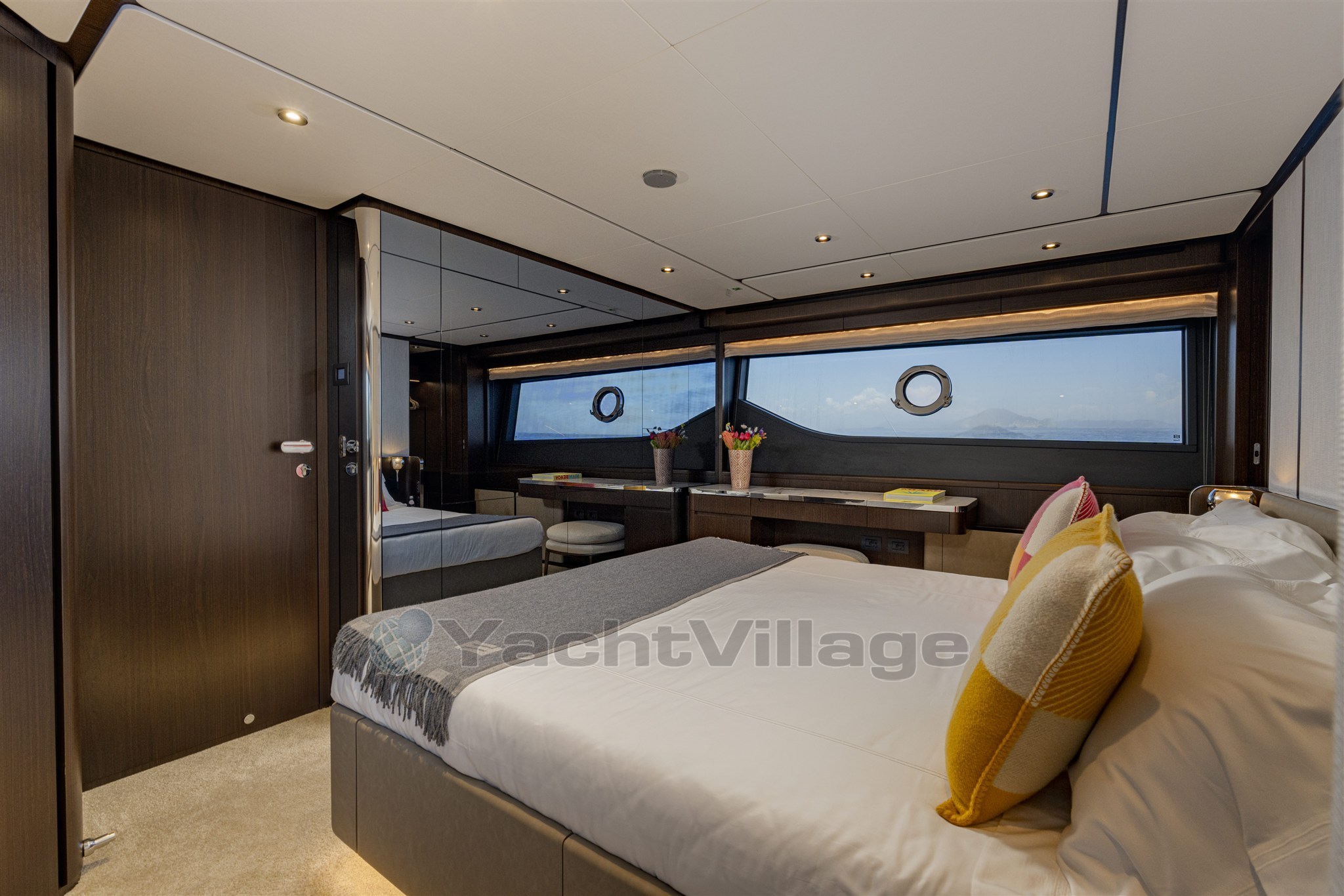 {I}VIP Cabin