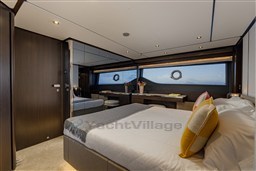 {I}VIP Cabin