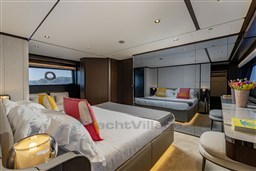 {I}VIP Cabin