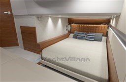 Tiara 43LE aft cabin