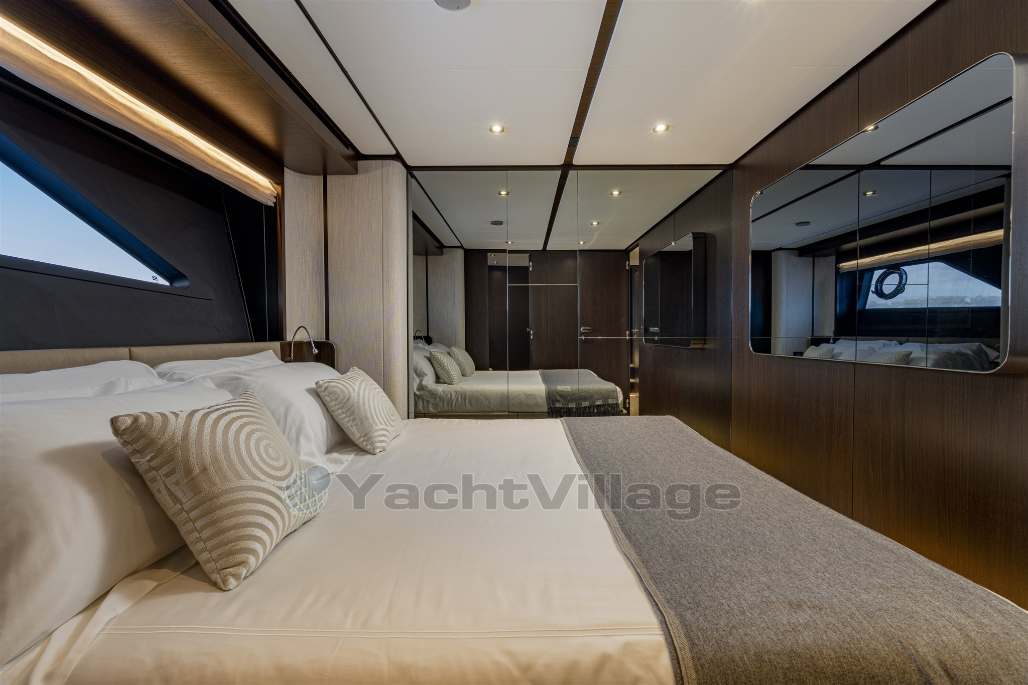 {I}Master cabin