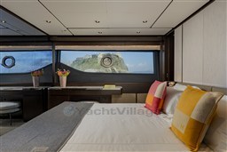 {I}VIP Cabin