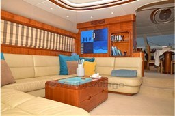 UNIESSE 72 LOUNGE AREA