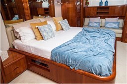 UNIESSE 72 MASTER CABIN