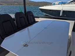 Axopar 37 Sun Top Brabus, table detail