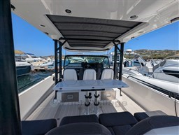 Axopar 37 Sun Top Brabus, cockpit lounge