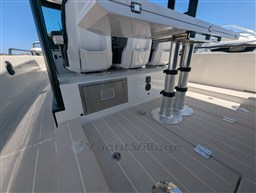 Axopar 37 Sun Top Brabus, cockpit floor detail