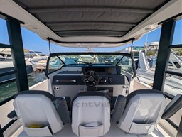 Axopar 37 Sun Top Brabus, helm station