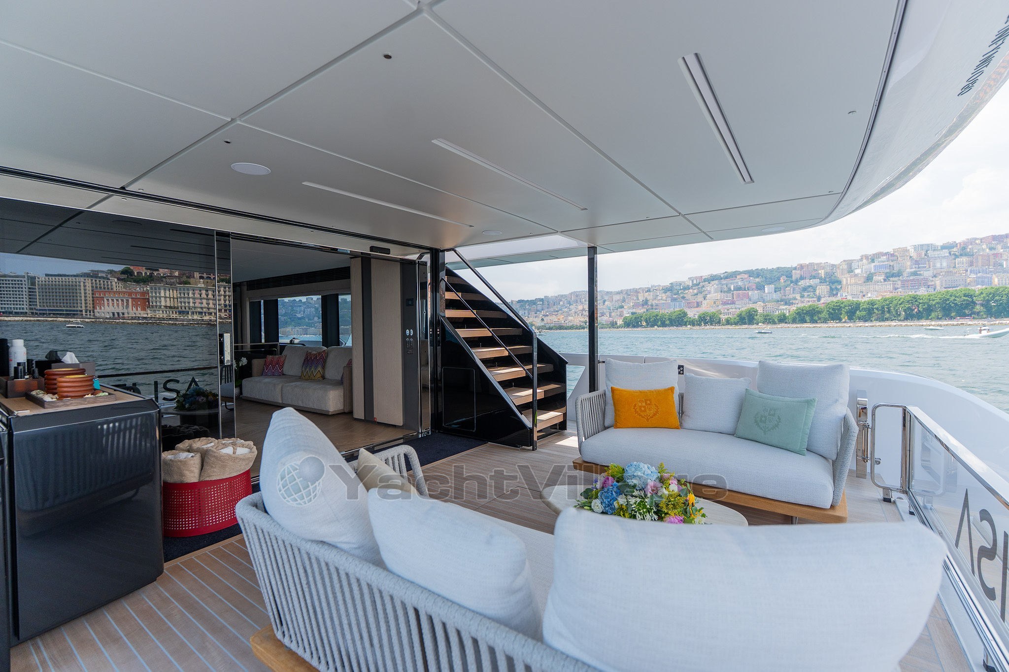 {I} Main Deck Aft Lounge