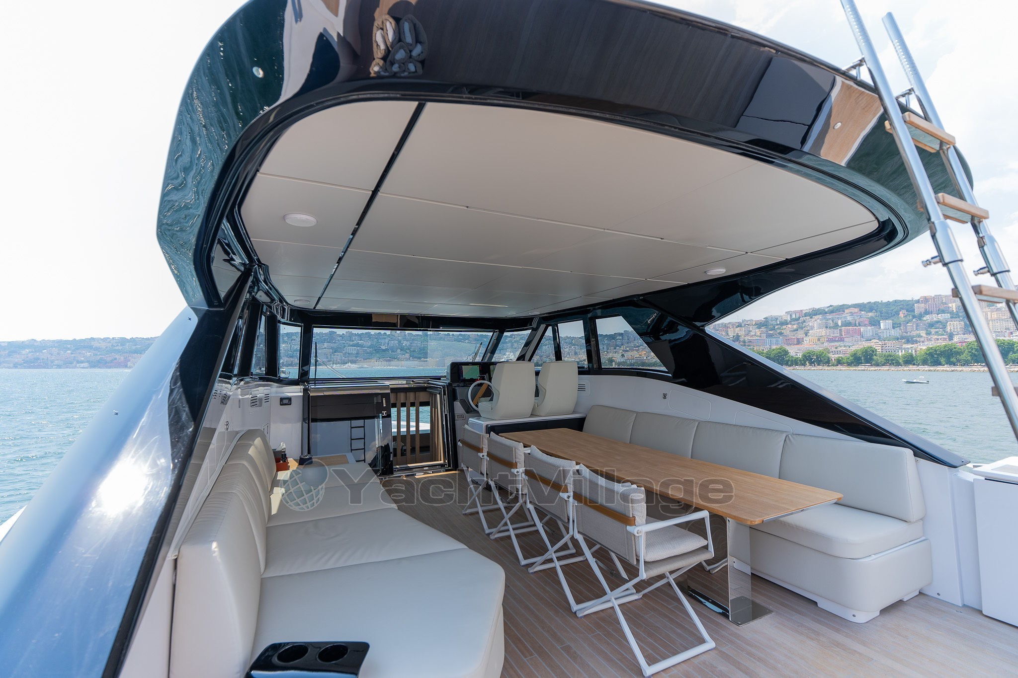 Flybridge Dining Area
