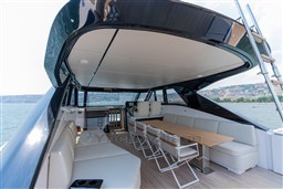 Flybridge Dining Area
