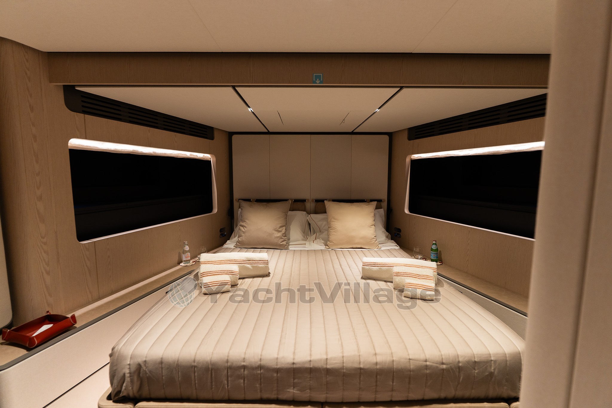 {I} VIP cabin