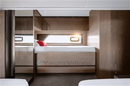 Azimut-A45-Guest-Cabin-with-Third-Bed_Mid-res