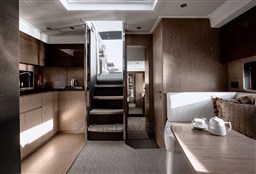 Azimut-A45-Dinette-1_Mid-res