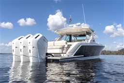 Tiara 48LS aft profile
