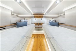 Tiara 48LS guest cabin
