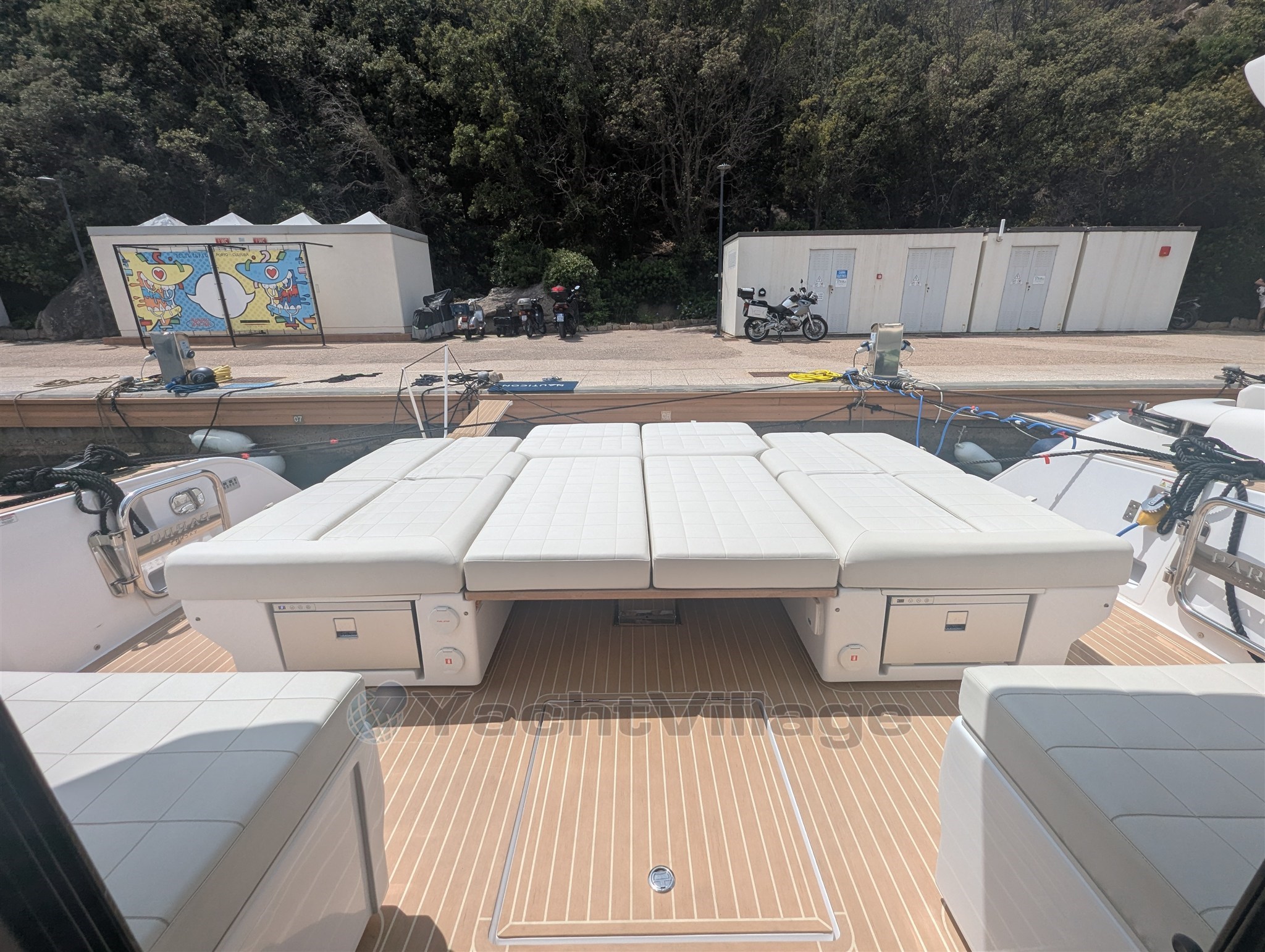 Pardo GT52 aft sunpad