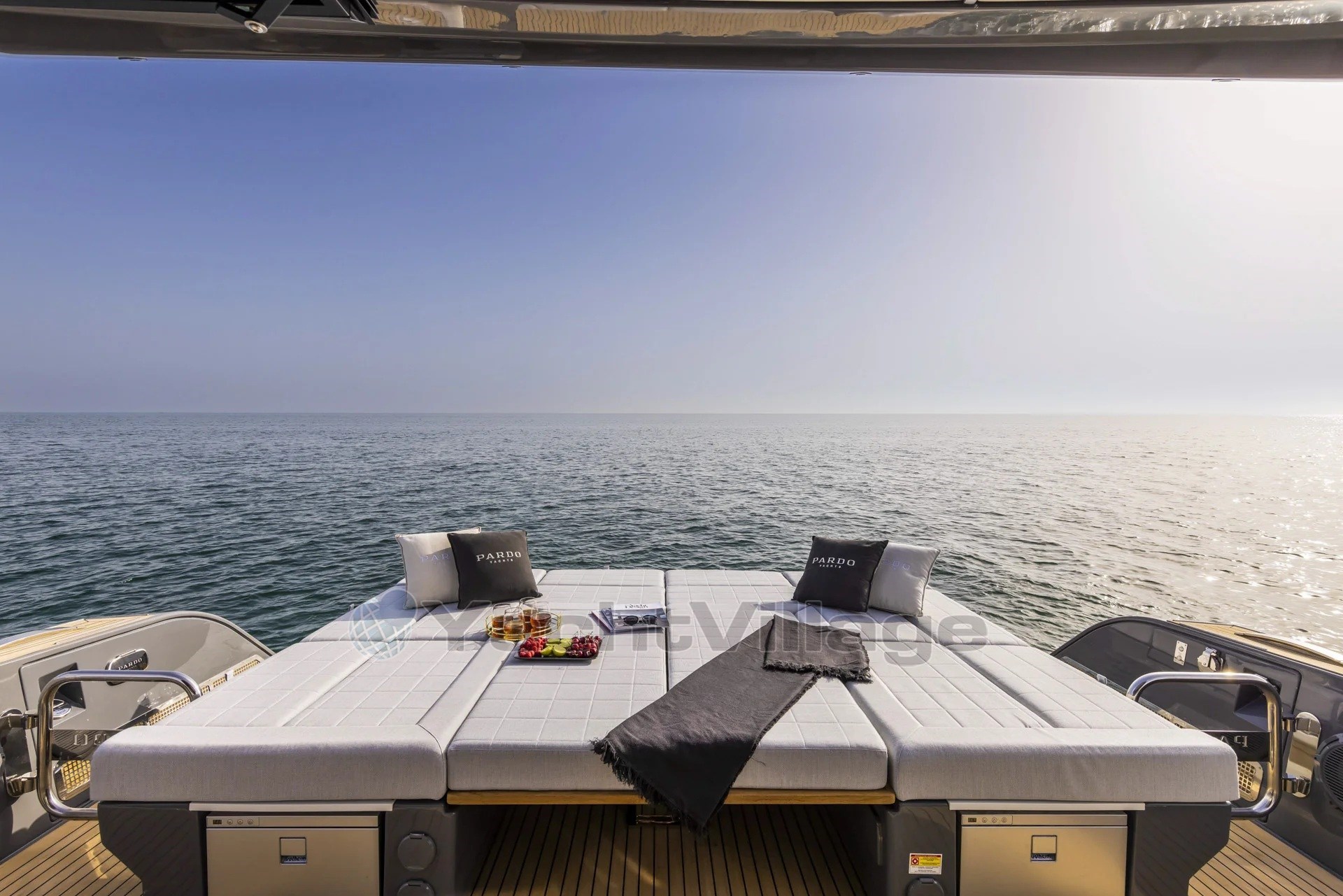 Pardo GT52 aft sunpad