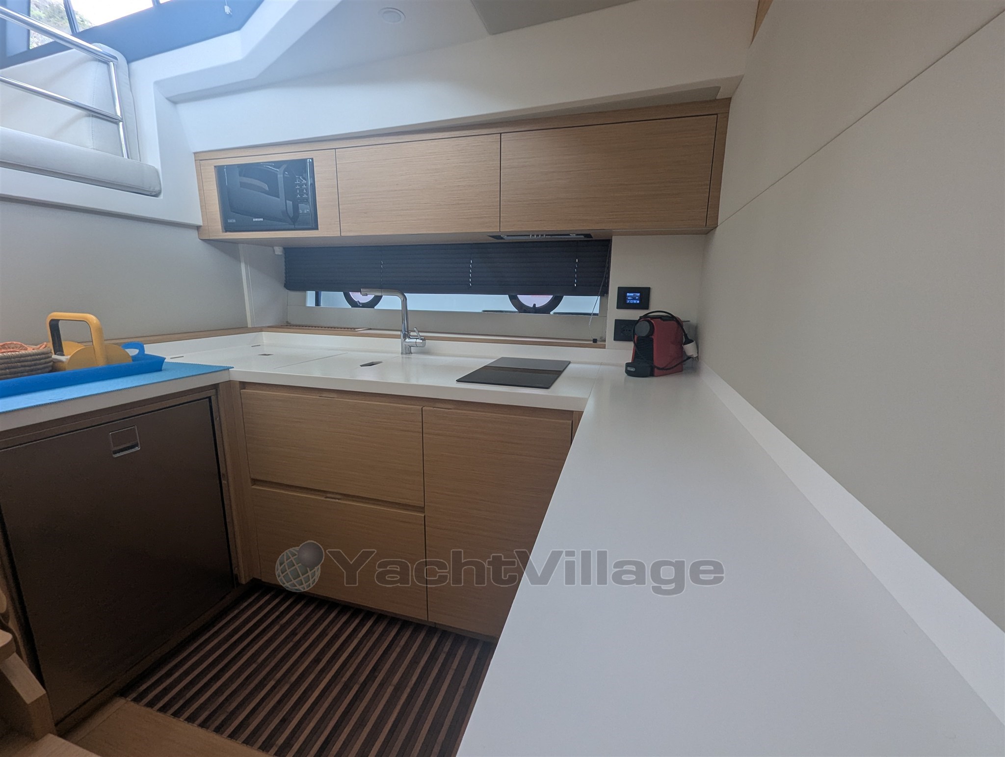 Pardo GT52 galley view