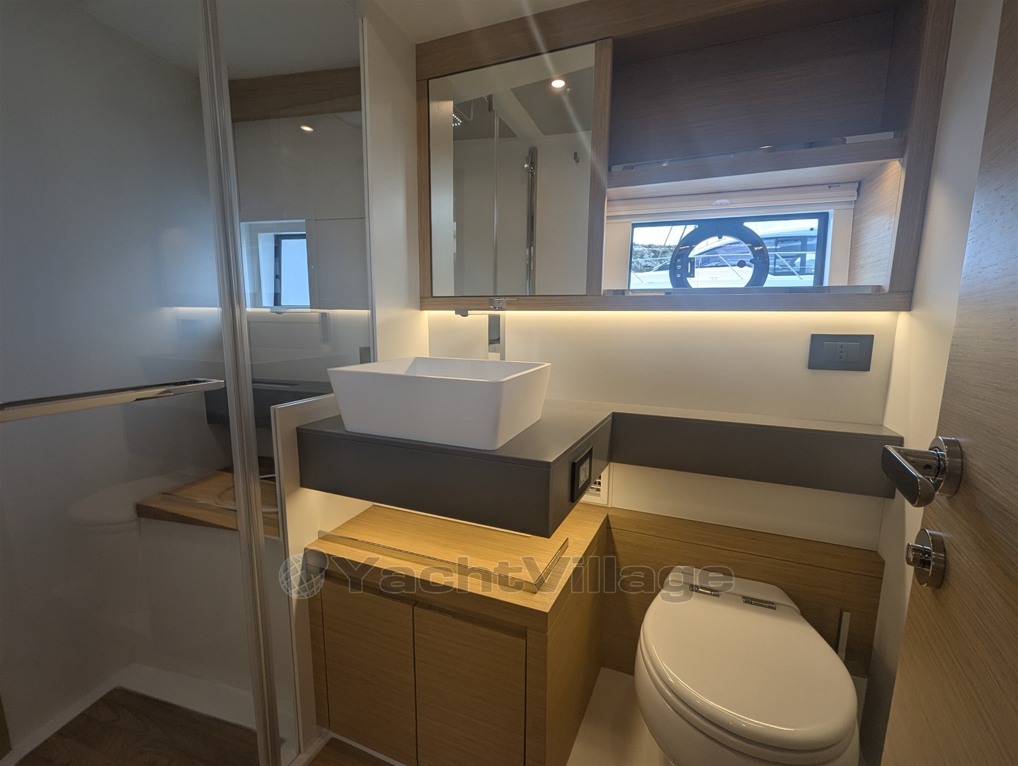 Pardo GT52 guest bathroom