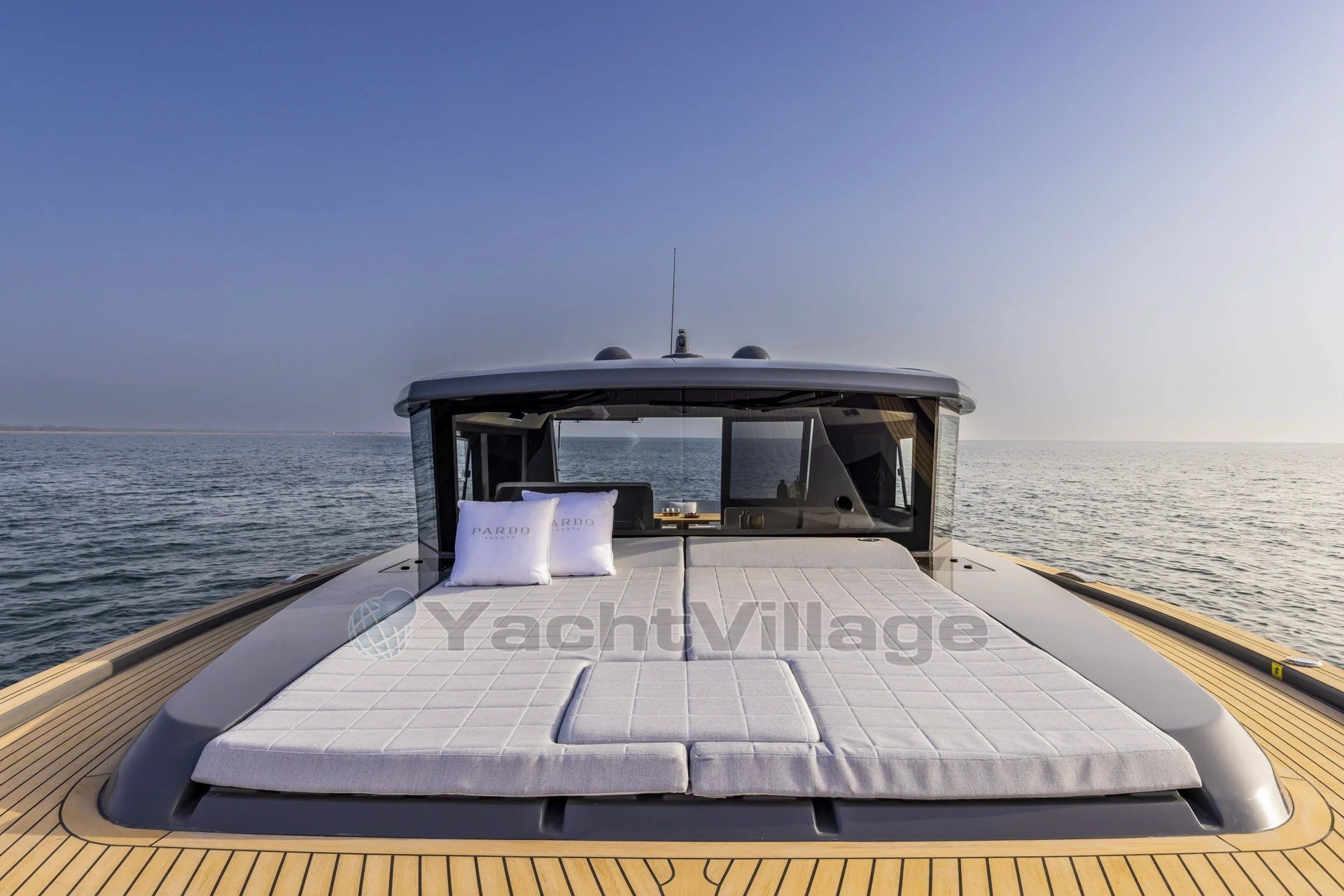 Pardo GT52 bow sunpad