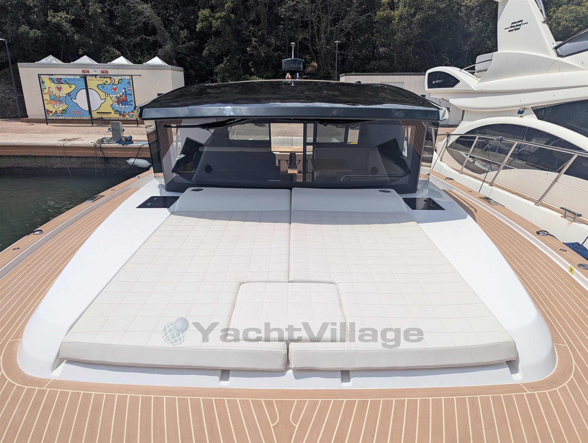 Pardo GT52 fwd deck with sunpad