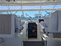 Cabo 38 Express upper cockpit
